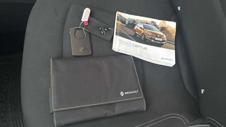 Renault Captur 0.9 TCE 90 Play 5dr Petrol Hatchback